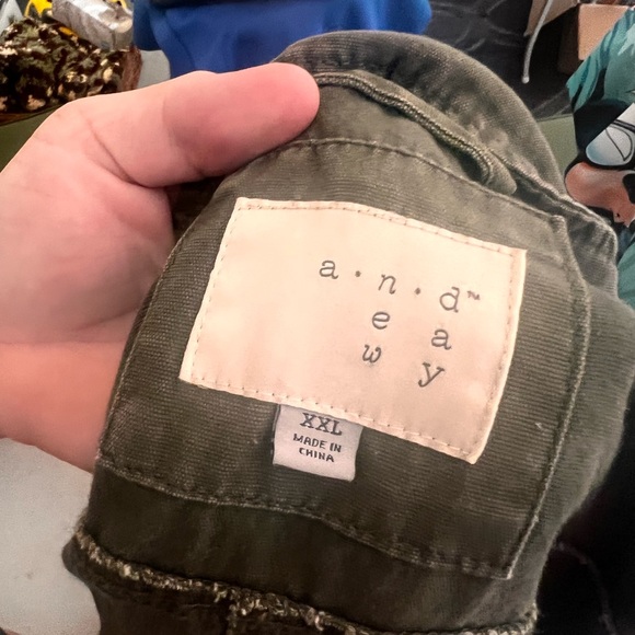 25% off listed price. Plus size green zip up jacket. Pockets & hood. - Picture 4 of 6